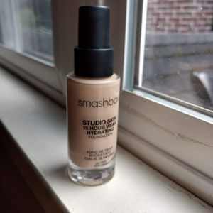 Smashbox Studio Skin 15 hour wear Foundation!